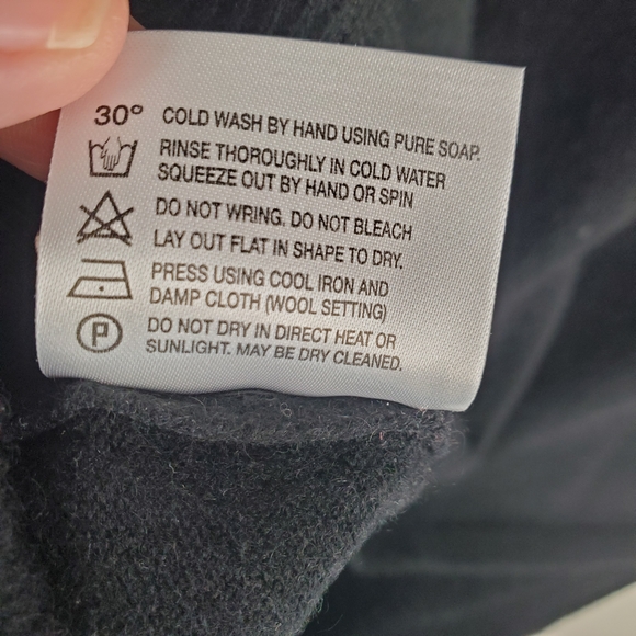 William Lockie Cashmere Crewneck Sweater. Made In Scotland. 44" (LG) Mens. Navy. - Picture 5 of 11